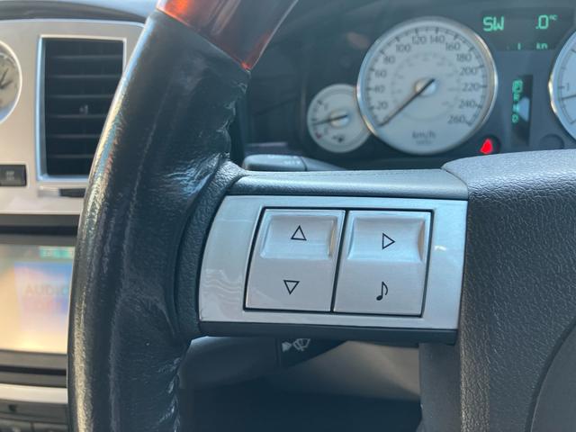 クライスラー・300C 3.5 ディーラー車 右ハンドル 電動レザーシート シートヒーター ナビ ETC 22インチアルミホイール マフラー(40枚目)