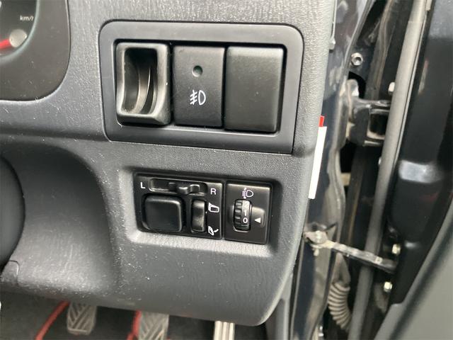 ジムニー クロスアドベンチャー 4WD 5速マニュアル リフトアップ CD/MD ETC シートヒーター キーレスエントリー 衝突安全ボディ 16インチアルミ ライトレベライザー ウインカー付き電動格納ドアミラー メッキグリル(56枚目)