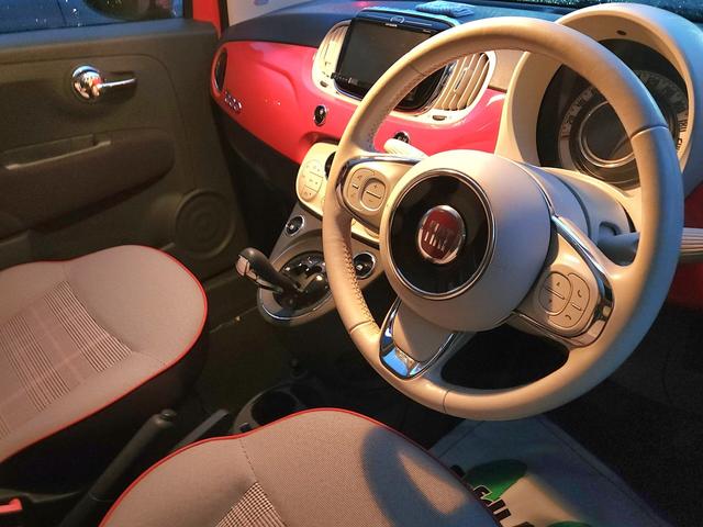 チンクチェント 500トロピカーレ ガラスルーフ 社外ナビゲーション 禁煙車 パーキングセンサー(9枚目)