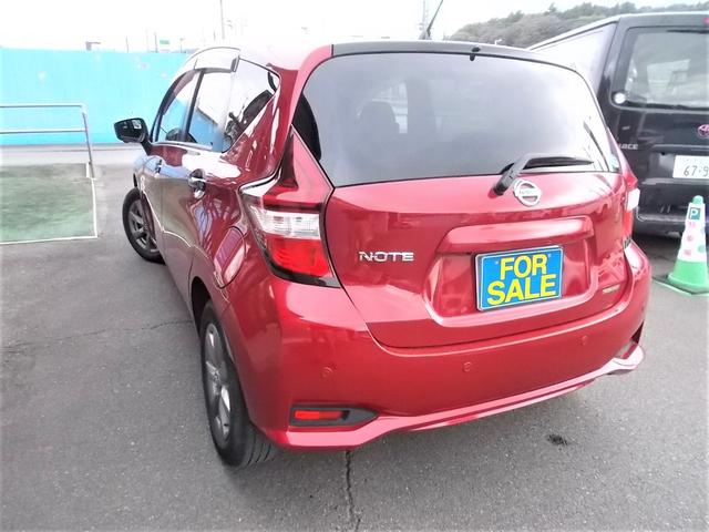 ノート X FOUR ブラックアロー 4WD ナビ フルセグTV バックカメラ 全周囲モニター ドライブレコーダー ETC プッシュスタート LEDヘッドライト オートエアコン 横滑り防止 純正アルミ 純正フロアマット(3枚目)