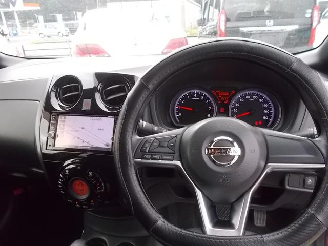 ノート X FOUR ブラックアロー 4WD ナビ フルセグTV バックカメラ 全周囲モニター ドライブレコーダー ETC プッシュスタート LEDヘッドライト オートエアコン 横滑り防止 純正アルミ 純正フロアマット(6枚目)