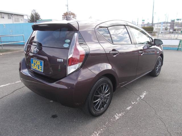 アクア Ｓ　ナビＴＶ　Ｂｌｕｅｔｏｏｔｈ接続　ＥＴＣ　レーンアシスト　衝突被害軽減ブレーキ　オートマチックハイビーム　キーレス　オートエアコン　アルミ　純正フロアマット　走行距離８．８万キロ　車検令和８年３月まで（4枚目）