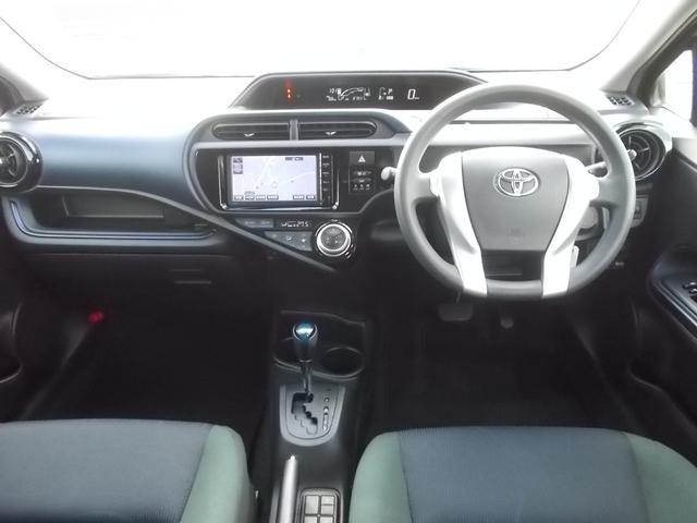 アクア Ｓ　ナビＴＶ　Ｂｌｕｅｔｏｏｔｈ接続　ＥＴＣ　レーンアシスト　衝突被害軽減ブレーキ　オートマチックハイビーム　キーレス　オートエアコン　アルミ　純正フロアマット　走行距離８．８万キロ　車検令和８年３月まで（5枚目）