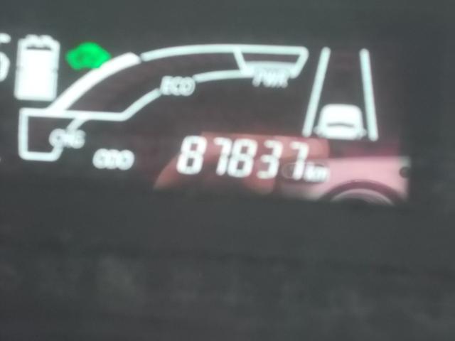 アクア Ｓ　ナビＴＶ　Ｂｌｕｅｔｏｏｔｈ接続　ＥＴＣ　レーンアシスト　衝突被害軽減ブレーキ　オートマチックハイビーム　キーレス　オートエアコン　アルミ　純正フロアマット　走行距離８．８万キロ　車検令和８年３月まで（10枚目）