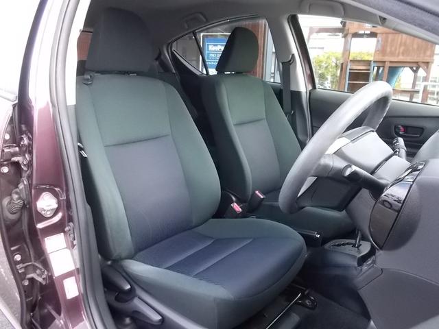 アクア Ｓ　ナビＴＶ　Ｂｌｕｅｔｏｏｔｈ接続　ＥＴＣ　レーンアシスト　衝突被害軽減ブレーキ　オートマチックハイビーム　キーレス　オートエアコン　アルミ　純正フロアマット　走行距離８．８万キロ　車検令和８年３月まで（12枚目）