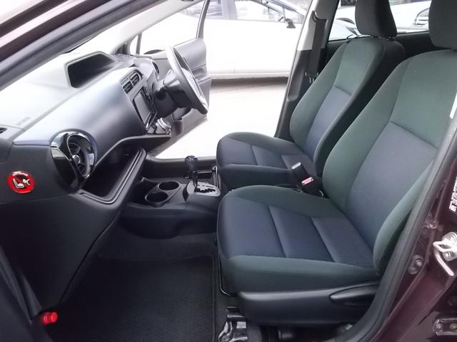 アクア Ｓ　ナビＴＶ　Ｂｌｕｅｔｏｏｔｈ接続　ＥＴＣ　レーンアシスト　衝突被害軽減ブレーキ　オートマチックハイビーム　キーレス　オートエアコン　アルミ　純正フロアマット　走行距離８．８万キロ　車検令和８年３月まで（13枚目）