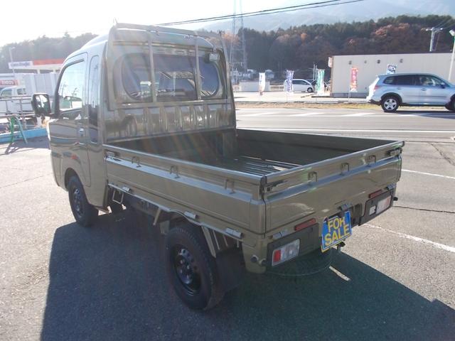 ハイゼットトラック ジャンボＳＡＩＩＩｔ　４ＷＤ　５速ＭＴ　１オーナー　ナビ　リヤカメラ　ドライブレコーダー　プッシュスタート　ＥＴＣ　ＬＥＤヘッドライト　フォグランプ　横滑り防止　アイドリングストップ　クリアランスソナー　ＡＢＳ　電格ミラー（3枚目）