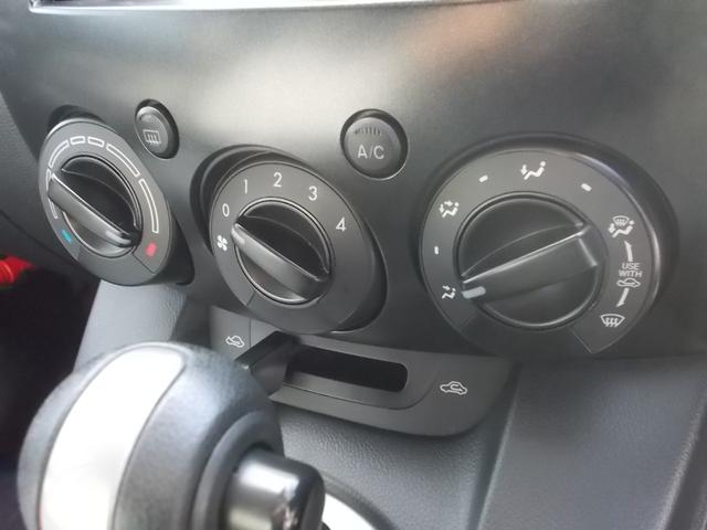 デミオ １３Ｃ　４ＷＤ　ナビ　ワンセグＴＶ　ＥＴＣ　キーレス　オートライト　ライトレベライザー　ＡＢＳ　運転席・助手席エアバッグ　エアコン　パワステ　パワーウィンドウ　電動格納ドアミラー　純正フロアマット（9枚目）