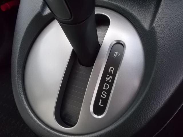 デミオ １３Ｃ　４ＷＤ　ナビ　ワンセグＴＶ　ＥＴＣ　キーレス　オートライト　ライトレベライザー　ＡＢＳ　運転席・助手席エアバッグ　エアコン　パワステ　パワーウィンドウ　電動格納ドアミラー　純正フロアマット（10枚目）