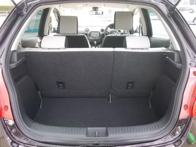 デミオ １３Ｃ　４ＷＤ　ナビ　ワンセグＴＶ　ＥＴＣ　キーレス　オートライト　ライトレベライザー　ＡＢＳ　運転席・助手席エアバッグ　エアコン　パワステ　パワーウィンドウ　電動格納ドアミラー　純正フロアマット（20枚目）