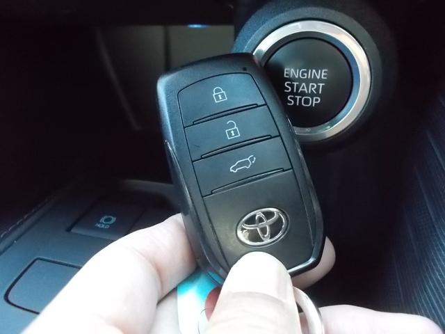 ハリアー Z レザーパッケージ 4WD ナビ フルセグTV バックカメラ エアロ 電動シート 革シート シートヒーター クルーズコントロール ETC プッシュスタート LEDヘッドライト 電動リアゲート 純正アルミ 純正フロアマット(12枚目)