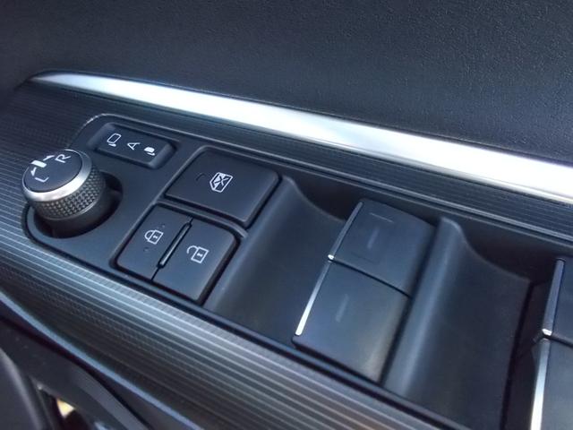 ハリアー Z レザーパッケージ 4WD ナビ フルセグTV バックカメラ エアロ 電動シート 革シート シートヒーター クルーズコントロール ETC プッシュスタート LEDヘッドライト 電動リアゲート 純正アルミ 純正フロアマット(22枚目)