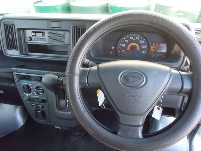 ハイゼットカーゴ スペシャルSAIII ハイルーフ 4WD ワンオーナー 両側スライドドア オートマチックハイビーム アイドリングストップ エアコン パワーステアリング ABS 衝突防止 エアバッグ 横滑り防止 純正フロアマット 修復歴有(6枚目)