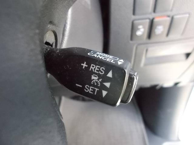 ヴェルファイア ２．５Ｚ　Ｇエディション　４ＷＤ　７人乗　両側電動スライド　ナビＴＶ　バックカメラ　全方位カメラ　パワーシート　電動リアゲート　クルーズコントロール　ＥＴＣ　プッシュスタート　アイドリングストップ　純正アルミ　純正フロアマット（15枚目）