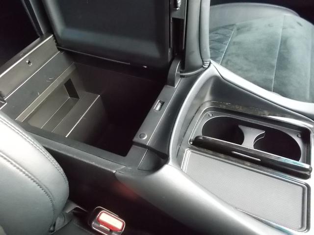 ヴェルファイア ２．５Ｚ　Ｇエディション　４ＷＤ　７人乗　両側電動スライド　ナビＴＶ　バックカメラ　全方位カメラ　パワーシート　電動リアゲート　クルーズコントロール　ＥＴＣ　プッシュスタート　アイドリングストップ　純正アルミ　純正フロアマット（25枚目）