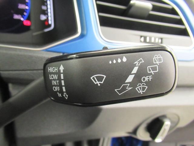 Ｔ－ロック ＴＳＩ　スタイルデザインパッケージ　認定中古車　アルミホイール　スマートキー　ＳＤナビ　盗難防止システム　記録簿　サイドエアバッグ　横滑り防止装置　アダプティブクルーズコントロール（11枚目）