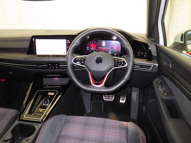 ゴルフＧＴＩ ベースグレード　認定中古車　ワンセグＴＶ　シートヒーター　アルミホイール　スマートキー　ＥＴＣ　盗難防止システム　記録簿　サイドエアバッグ　横滑り防止装置　オートクルーズコントロール（2枚目）