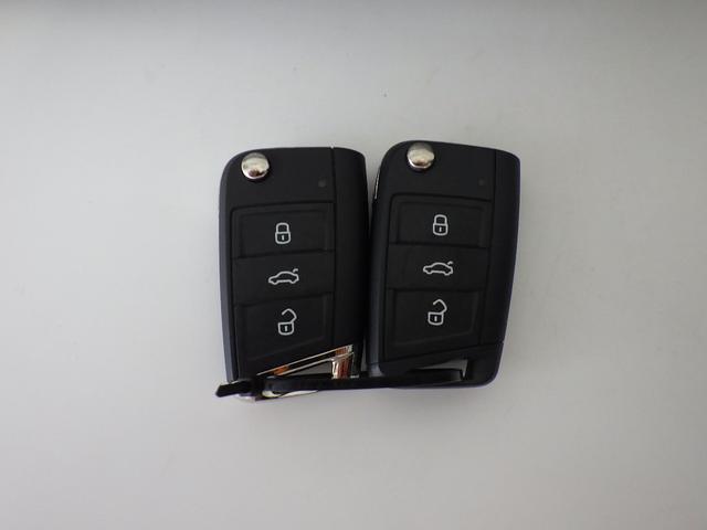 Ｔ－ロック ＴＤＩ　スタイル　認定中古車　アルミホイール　スマートキー　盗難防止システム　記録簿　サイドエアバッグ　横滑り防止装置　アダプティブクルーズコントロール（17枚目）