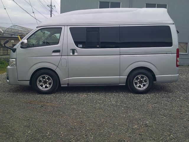 ハイエースワゴン キャンピングカー　昇降ベッド　後期フェイス　ＬＥＤヘッドライト　冷蔵庫　電子レンジ　２２００Ｗインバーター　シンク　ＦＦヒーター（9枚目）
