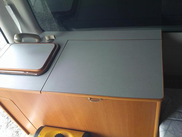 ハイエースワゴン キャンピングカー　昇降ベッド　後期フェイス　ＬＥＤヘッドライト　冷蔵庫　電子レンジ　２２００Ｗインバーター　シンク　ＦＦヒーター（11枚目）