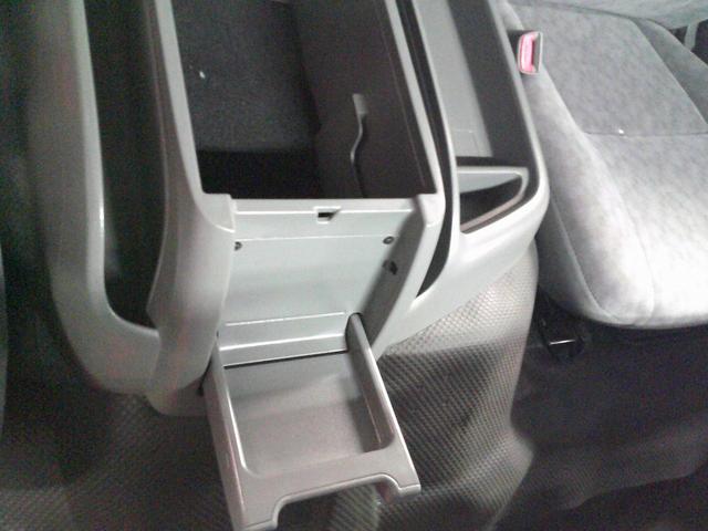 ハイエースワゴン キャンピングカー　昇降ベッド　後期フェイス　ＬＥＤヘッドライト　冷蔵庫　電子レンジ　２２００Ｗインバーター　シンク　ＦＦヒーター（12枚目）