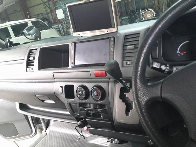 ハイエースワゴン キャンピングカー　昇降ベッド　後期フェイス　ＬＥＤヘッドライト　冷蔵庫　電子レンジ　２２００Ｗインバーター　シンク　ＦＦヒーター（16枚目）