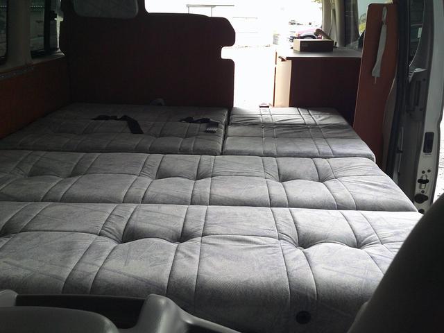 ハイエースワゴン キャンピングカー　昇降ベッド　後期フェイス　ＬＥＤヘッドライト　冷蔵庫　電子レンジ　２２００Ｗインバーター　シンク　ＦＦヒーター（26枚目）