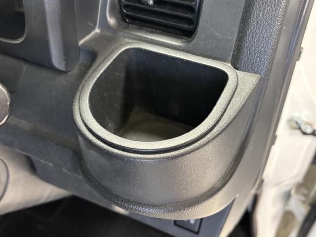 運転席ドリンクホルダー