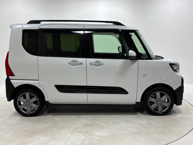 タント ファンクロスターボ　ディスプレイオーディオ　バックカメラ　　シートヒーター　ターボエンジン　クルーズコントロール　両側電動スライドドア　オートライト　オートエアコン　ＬＥＤヘッドランプ　ＬＥＤフォグランプ　ＣＶＴ（5枚目）