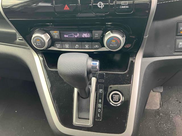 必ず使用するシフトレバー。確りと確認したいですね。