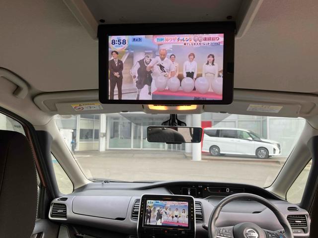 セレナ ハイウェイスターＶ　４ＷＤ　ＥＴＣ　全周囲カメラ　ナビ　ＴＶ　クリアランスソナー　オートクルーズコントロール　衝突被害軽減システム　両側電動スライドドア　ＬＥＤヘッドランプ　スマートキー　アイドリングストップ（7枚目）