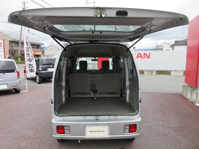 ＮＶ１００クリッパーバン ＧＸターボ　６６０　ハイルーフ　４ＷＤ　ワンオーナー　純正デッキ　ＥＴＣ　キーレス　禁煙車　パワーステアリング　エアコン　ＡＢＳ付　運転席エアバッグ　前席パワーウィンドウ（12枚目）