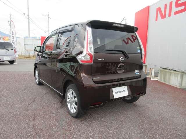 デイズ ハイウェイスター X ワンオーナー・4WD・HIDヘッドライト・フォグ・スマートキー・プッシュスタート・社外ナビ・アラウンドビューモニター・オートライト・オートエアコン・オートハイビーム・横滑り防止・シートヒーター(8枚目)