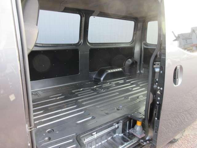 キャラバン ロングEX ワンオーナー 禁煙車使用 衝突被害軽減システム キーレスエントリー 全方位カメラ アラウンドビューモニター スマートルームミラー マニュアルエアコン パワーウインドウ 社外アルミ 横滑り防止(12枚目)