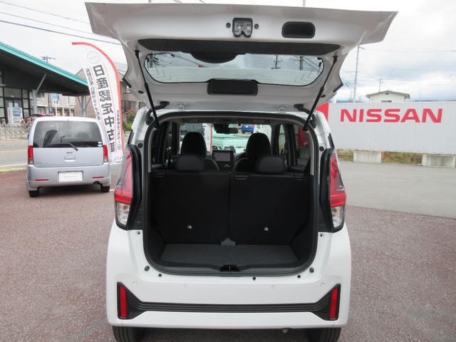 デイズ ハイウェイスターGタボアバンクロムプロパイロットED ターボ4WD・プロパイロット・純正9インチナビ・アラウンドビューモニター・LEDライト・フォグ・ETC・電動パーキング・ブレーキホールド・シートヒーター・後側方車両検知警報・後退時車両検知警報(14枚目)