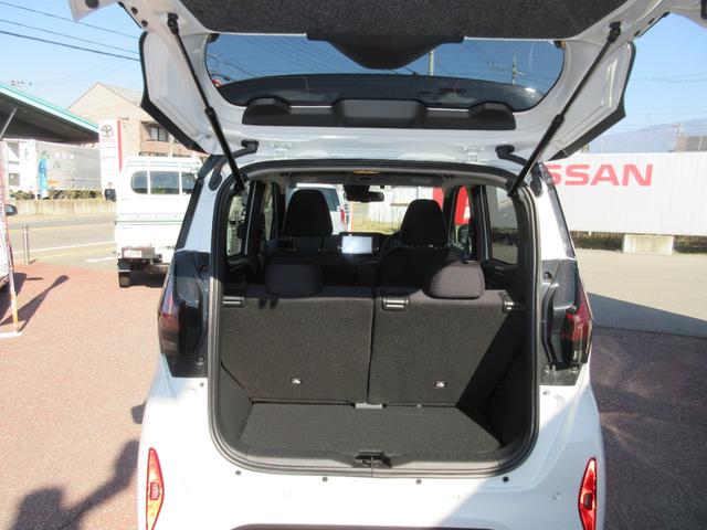 サクラ X 純正9インチナビ・アラウンドビューモニター・ETC・ヒーターシート・ステアリングヒーター・LEDヘッドライト・フォグ・電動パーキング・ブレーキホールド・前後ソナー・充電ケーブル(12枚目)