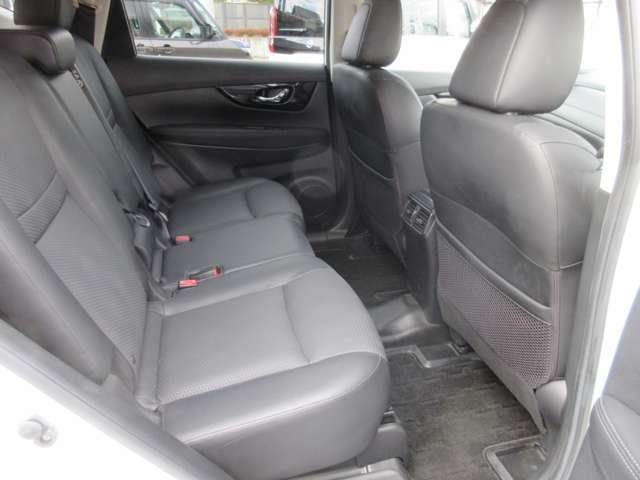 エクストレイル ２０Ｘｉ　Ｖセレクション　ワンオーナー・プロパイロット・純正９インチナビ・アラウンドビューモニター・スマートルームミラー・ＬＥＤヘッドライト・フォグ・電動バックドア・前後ヒーターシート・ＥＴＣ・パワーシート・ルーフレール（13枚目）