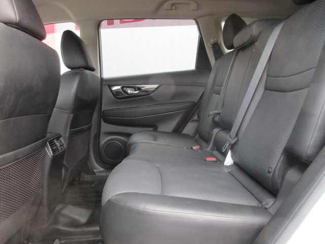 エクストレイル ２０Ｘｉ　Ｖセレクション　ワンオーナー・プロパイロット・純正９インチナビ・アラウンドビューモニター・スマートルームミラー・ＬＥＤヘッドライト・フォグ・電動バックドア・前後ヒーターシート・ＥＴＣ・パワーシート・ルーフレール（18枚目）