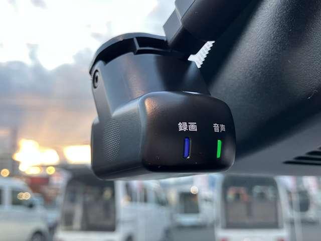 オーラ 1.2 G FOUR 4WD プロパイロット 日産コネクトナビゲーショ ワンオーナー車 エマブレ 全周囲 LDW 記録簿 アダプティブクルーズ 盗難防止システム オートエアコン スマートキー バックカメラ LEDライト アルミホイール 4WD ETC車載器 ナビTV 禁煙(6枚目)