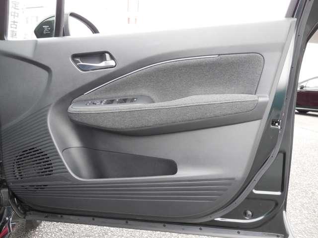 オーラ １．２　Ｇ　アラウンドビューモニター　全方位運転支援　自動（被害軽減）ブレーキ　ＬＥＤ　ＬＫＡ　サイドカメラ　ドライブレコーダー　カーテンエアバッグ　イモビライザー　アルミホイール　禁煙　インテリジェントキー　パワーウィンドウ　ワンオーナー　エアバッグ（20枚目）