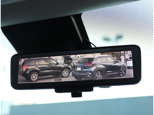 【インテリジェント　ルームミラ】車両後方のカメラ映像をミラー面に映し出します。車内の状況や天候に左右されず、いつでもクリアな後方視界が得られます！