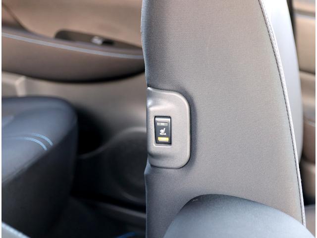 後席シートヒータースイッチ！寒冷地仕様車です！