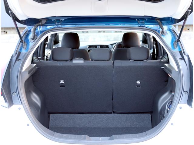 日常の大きな買い物から、休日の家族みんなの荷物まで余裕で応えるラゲッジルーム！