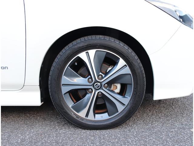 右フロント２１５／５０Ｒ１７タイヤ＆純正アルミホイール！