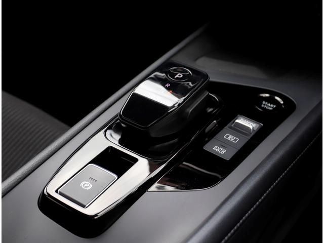 ノート Ｘ　日産コネクトナビＴＶ　アラウンドビューモニター　プロパイロット　全方位運転支援システム　ＳＯＳコール　ＬＥＤヘッドランプ＆ハイビームアシスト　ＥＴＣ２．０　ワイヤレス充電　オートブレーキホールド（17枚目）