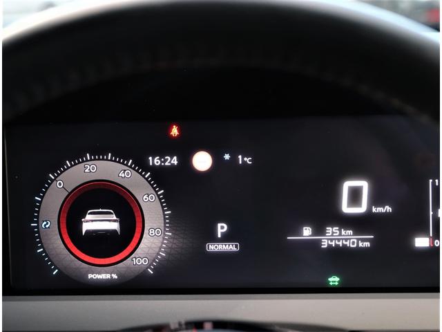 カラーディスプレイには運転をサポートするさまざまな情報を表示！