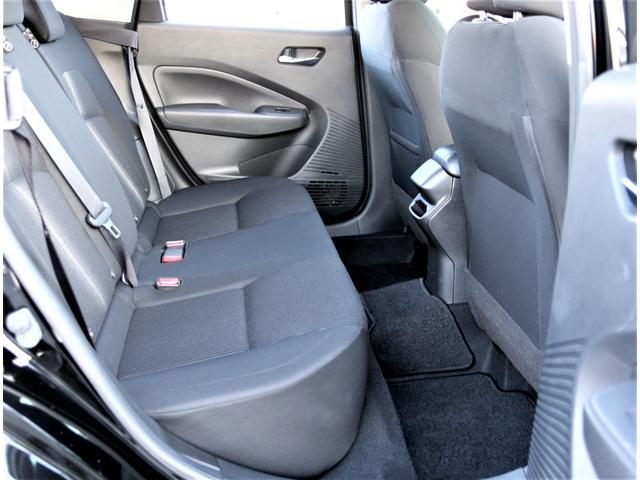 ゆったり座れるゆとりある後席のニールーム！ゆとりがあり圧迫感のない後席ヘッドクリアランス！