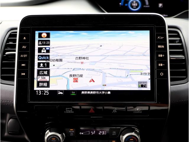 純正１０インチナビ＋フルセグＴＶ！Ｂｌｕ−ｒａｙ再生／ＤＶＤ再生／Ｂｌｕｅｔｏｏｔｈ接続／ＣＤ録音ができます！