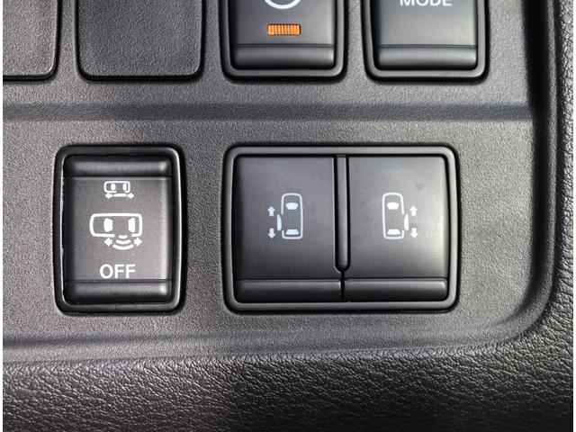 ハンズフリー両側オートスライドドア！キーをバッグやポケットに入れたままでも、スライドドアの下に足先を入れるだけで、ドアが自動で開閉します！