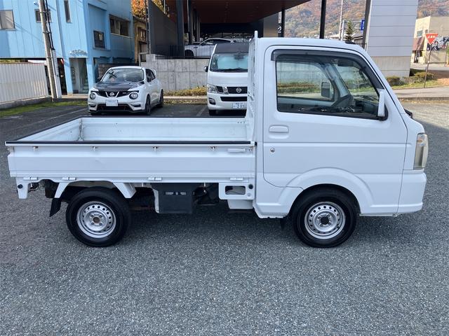 ＮＴ１００クリッパートラック ＧＸ　４ＷＤ　軽トラック　ＡＴ　キーレスエントリー　エアコン　パワーウィンドウ　運転席エアバッグ　助手席エアバッグ　ＣＤ（4枚目）